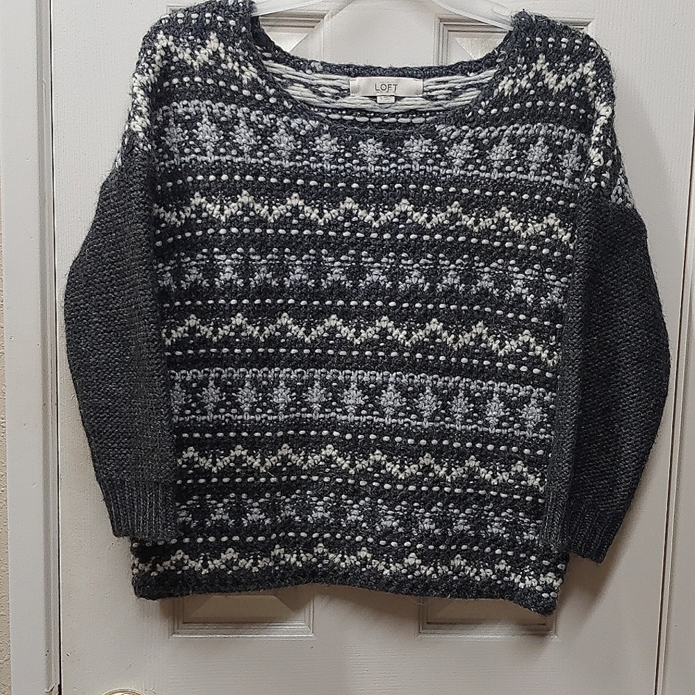 Pullover sweater